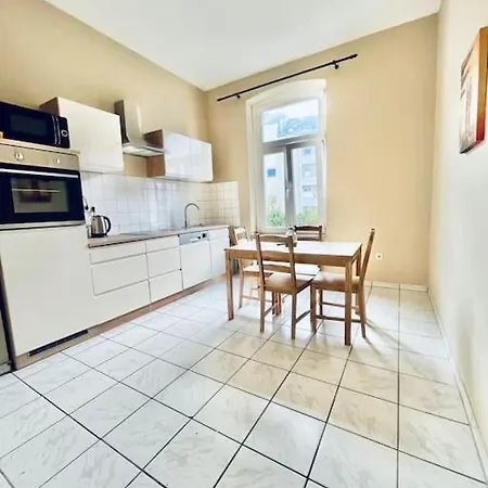 Apartment 85/3 *