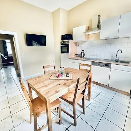 85/3 Apartment *